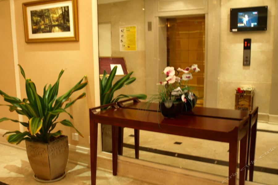 ลาดอล เซอร์วิซ อพาร์ตเมนต์ เซี่ยงไฮ้ Hotel ภายนอก รูปภาพ